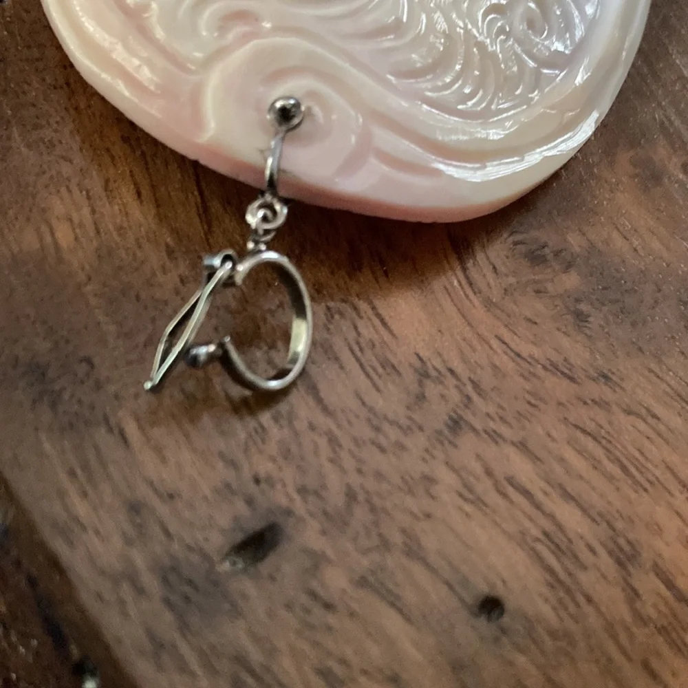 Vintage-Signed Carved Shell - Picture 9 of 11